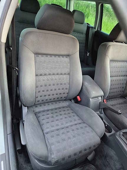 Volkswagen Passat 13 of 16
