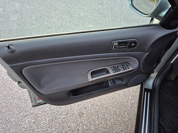 Volkswagen Passat 10 of 16