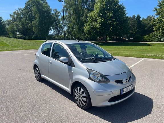 Toyota Aygo 2 of 5