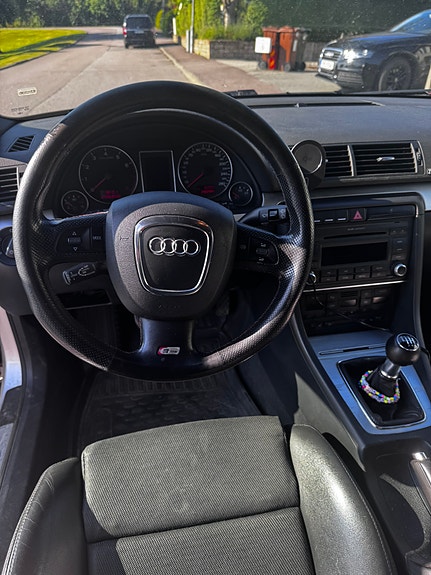 Audi A4 6 of 17