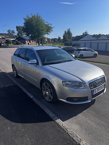 Audi A4 4 of 17