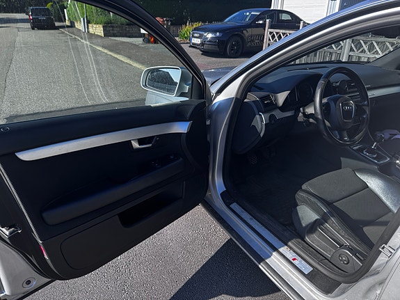 Audi A4 5 of 17