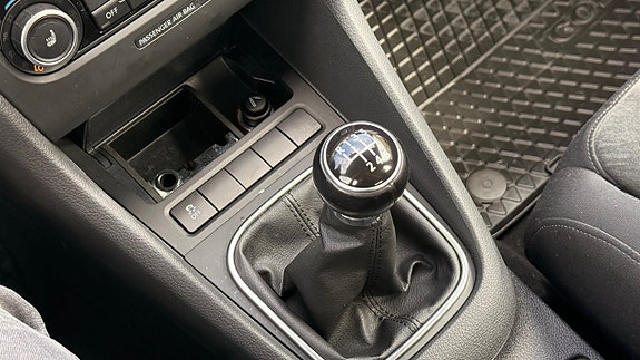 Volkswagen Golf VI 19 of 30