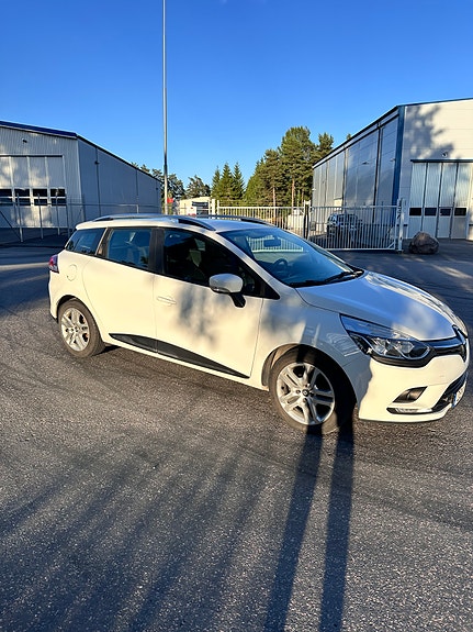 Renault Clio 2 of 9