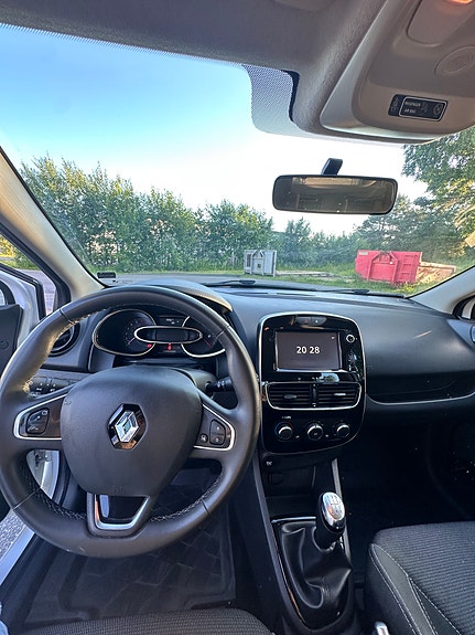 Renault Clio 7 of 9