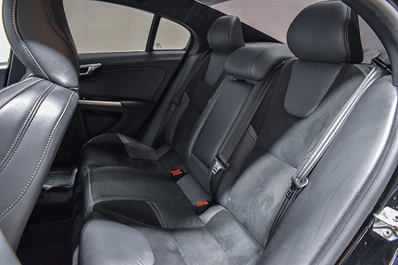 Volvo S60 11 of 28