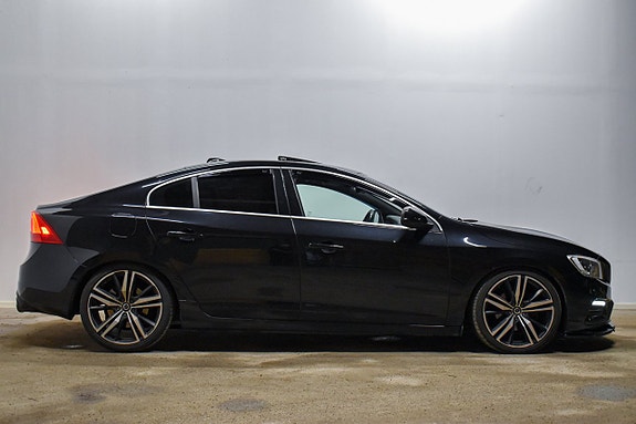 Volvo S60 4 of 5