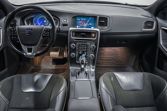 Volvo S60 2 of 5