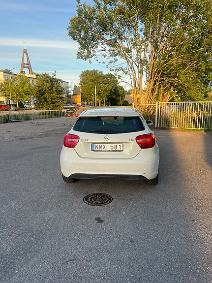 Mercedes-Benz A180 3 of 5