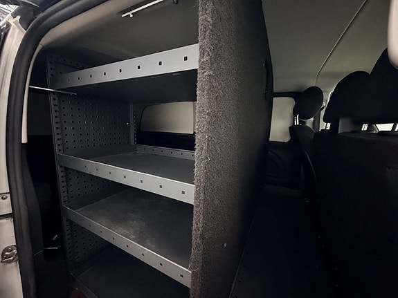 Mercedes-Benz eVito Tourer 14 of 29