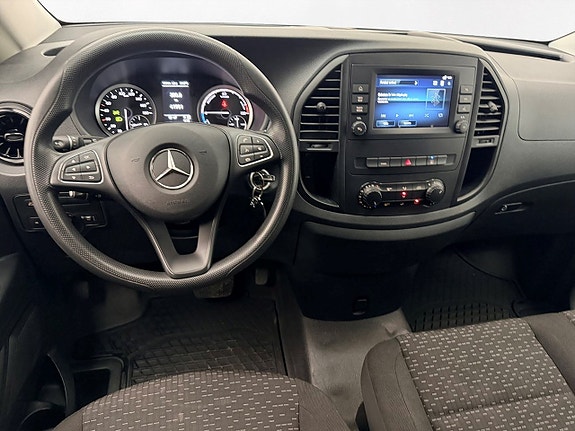 Mercedes-Benz eVito Tourer 18 of 29