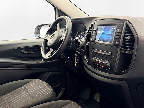 Mercedes-Benz eVito Tourer 17 of 29