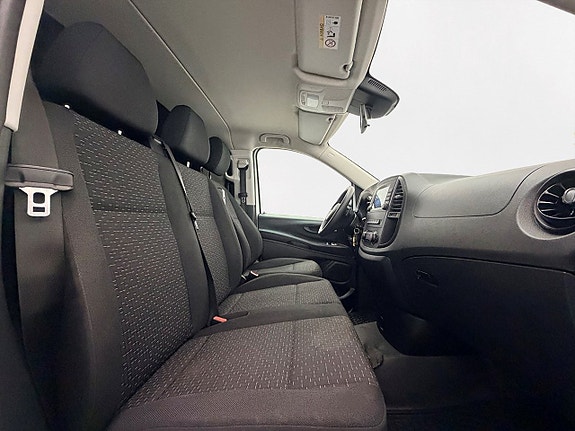 Mercedes-Benz eVito Tourer 16 of 29