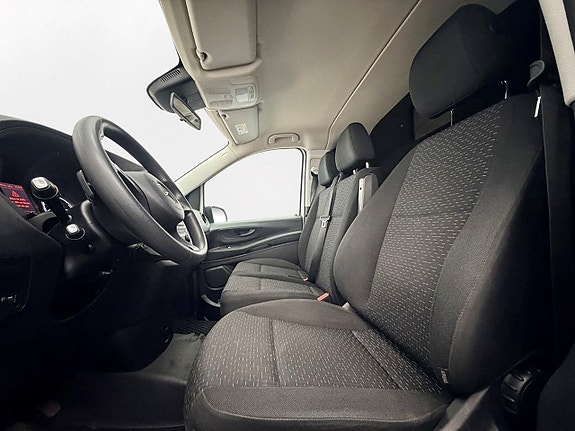 Mercedes-Benz eVito Tourer 15 of 29