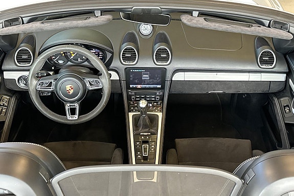 Porsche 718 Spyder 19 of 30