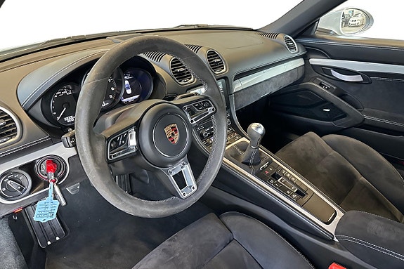 Porsche 718 Spyder 18 of 30