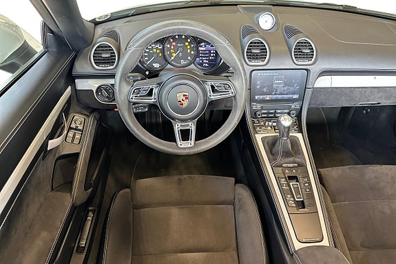 Porsche 718 Spyder 20 of 30