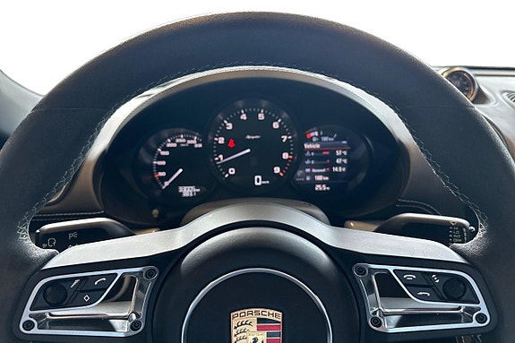 Porsche 718 Spyder 21 of 30