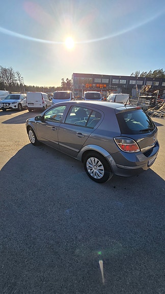 Opel Astra 3 of 5