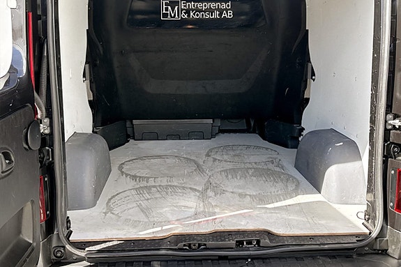 Renault Trafic 7 of 7