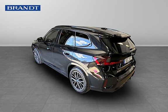 BMW iX1 8 of 9
