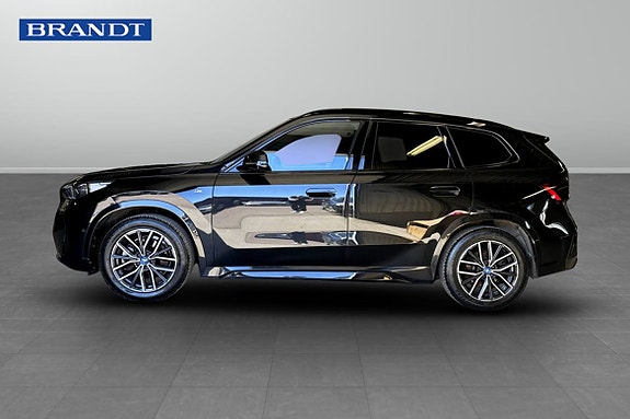BMW iX1 3 of 5