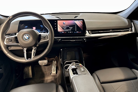 BMW iX1 7 of 12