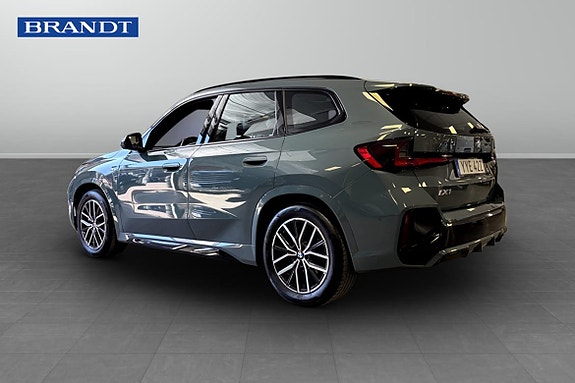 BMW iX1 3 of 12