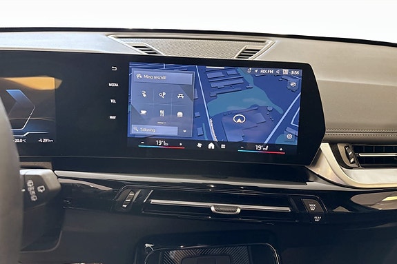 BMW iX1 9 of 12