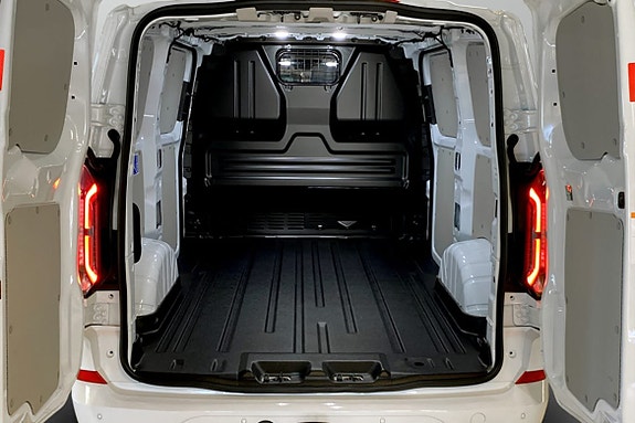 Ford Transit Custom 8 of 12