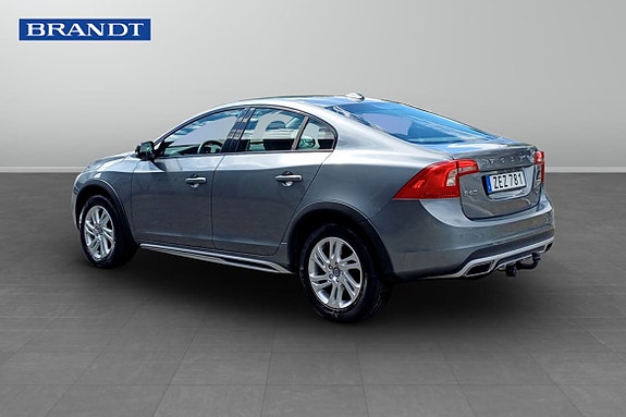 Volvo S60 Cross Country 2 of 5