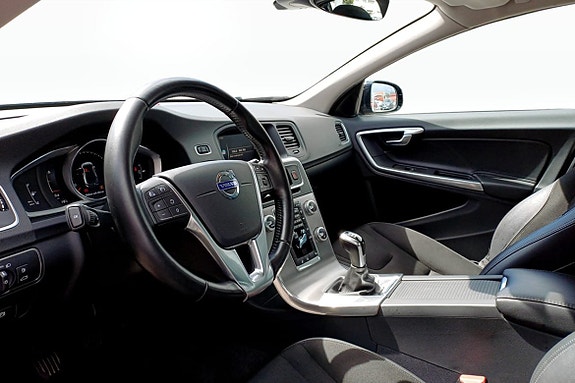 Volvo S60 Cross Country 5 of 5