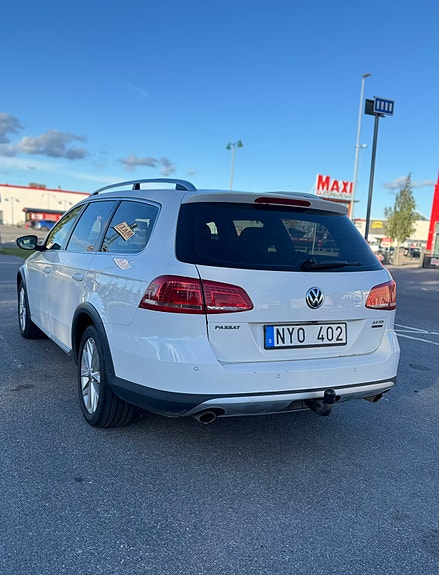 Volkswagen Passat Alltrack 3 of 5