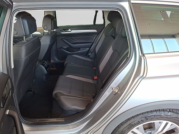 Volkswagen Passat Alltrack 13 of 15
