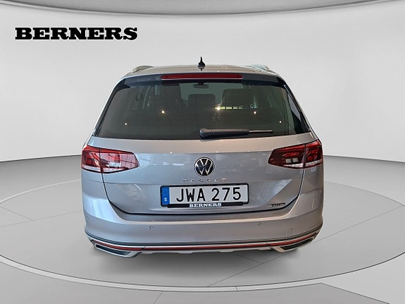 Volkswagen Passat Alltrack 4 of 15