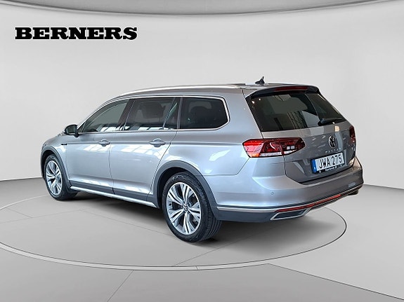 Volkswagen Passat Alltrack 3 of 15