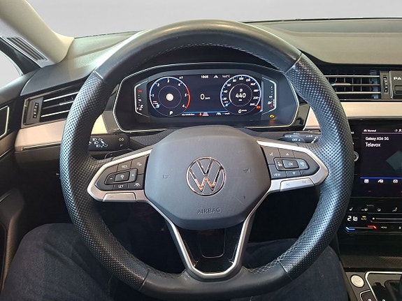 Volkswagen Passat Alltrack 12 of 15