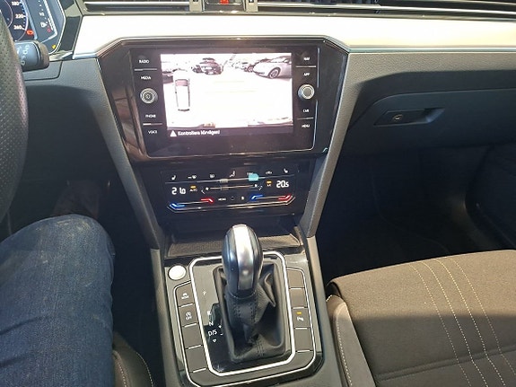 Volkswagen Passat Alltrack 11 of 15