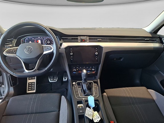 Volkswagen Passat Alltrack 10 of 15
