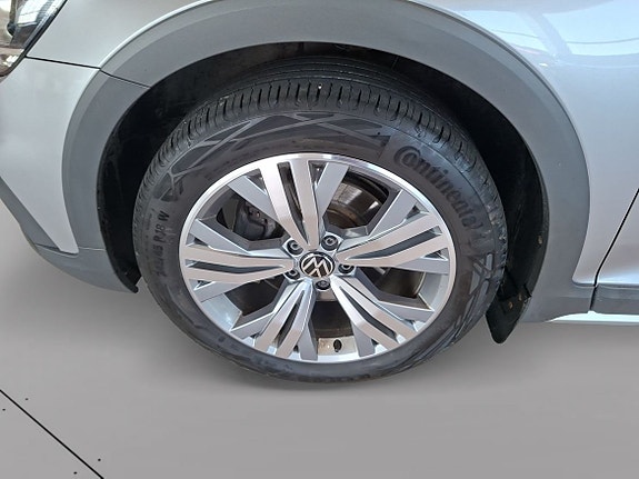 Volkswagen Passat Alltrack 14 of 15