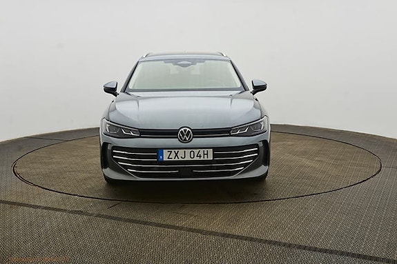 Volkswagen Passat 2 of 5