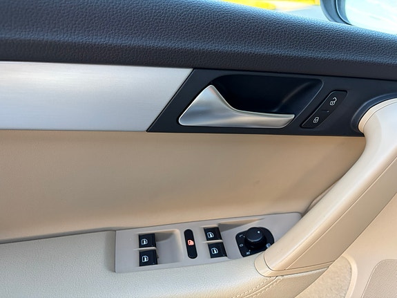 Volkswagen Passat Alltrack 5 of 5