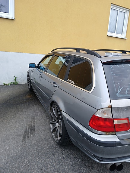 BMW 320i 5 of 5