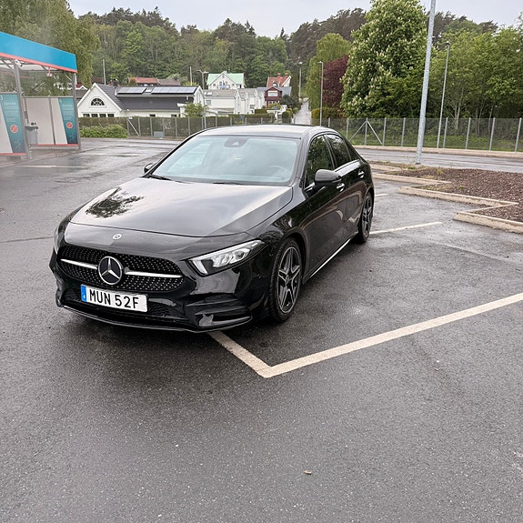 Mercedes-Benz A200 3 of 5