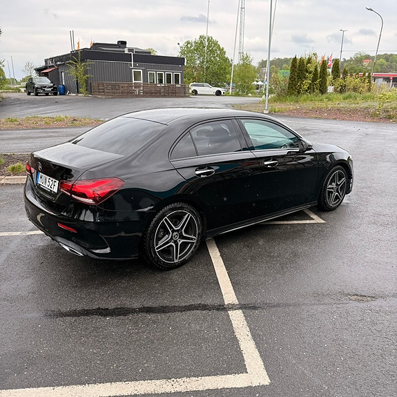 Mercedes-Benz A200 2 of 5