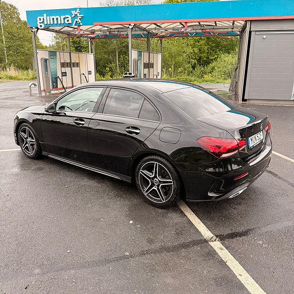 Mercedes-Benz A200 4 of 5