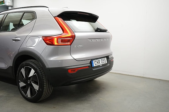 Volvo EX40 3 of 5