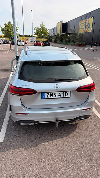 Mercedes-Benz B200 3 of 5