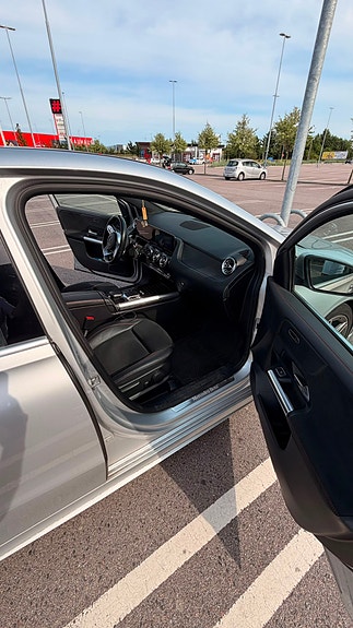 Mercedes-Benz B200 8 of 11
