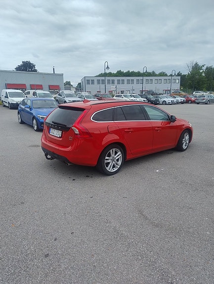 Volvo V60 3 of 5